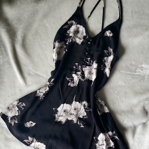 Kendall & Kylie Dresses & Skirts - ❌SOLD❌Kendall & Kylie Slip Floral Dress